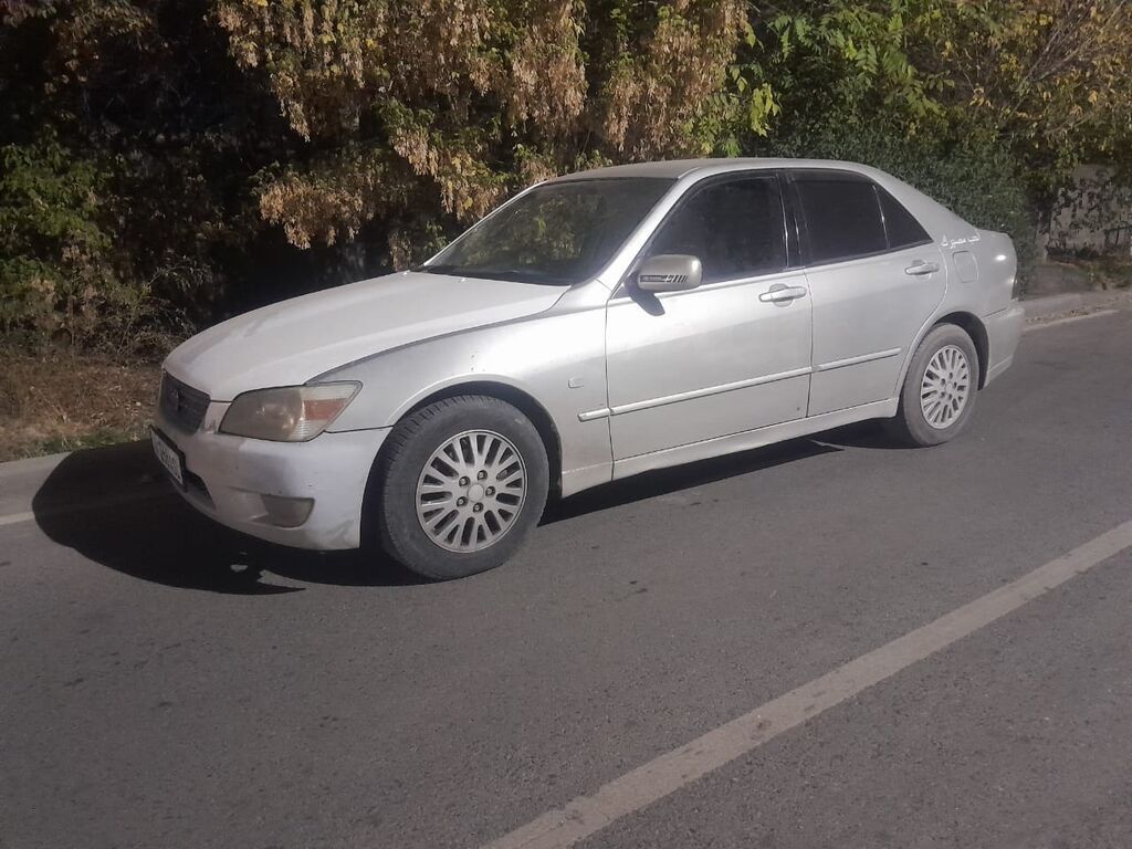 Toyota Altezza: 2003 г., Бензин, Седан: фото 1
