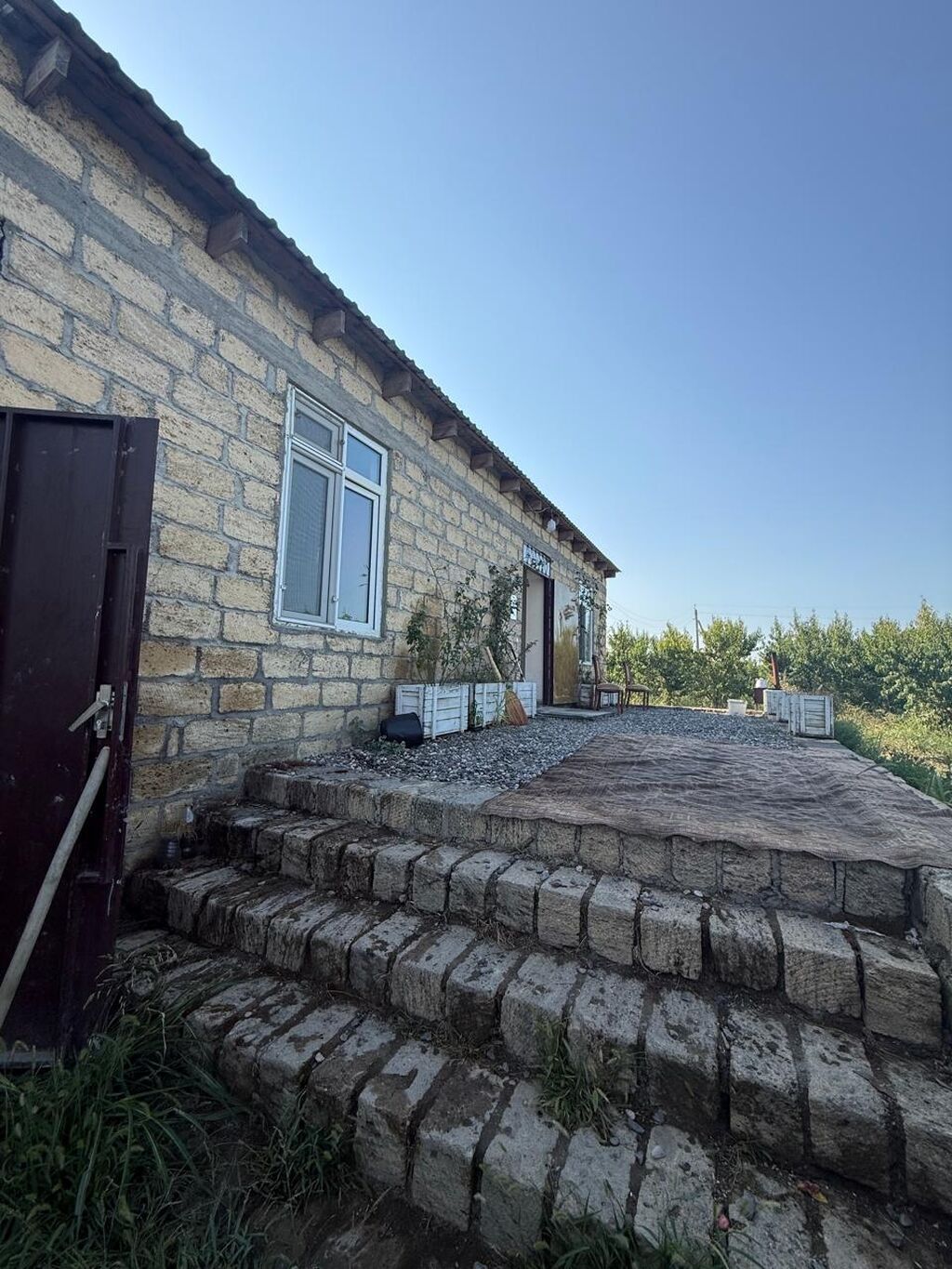 Xaçmaz rayon yergüc kəndində 4 hektar intensiv bag satılır. Gölü var