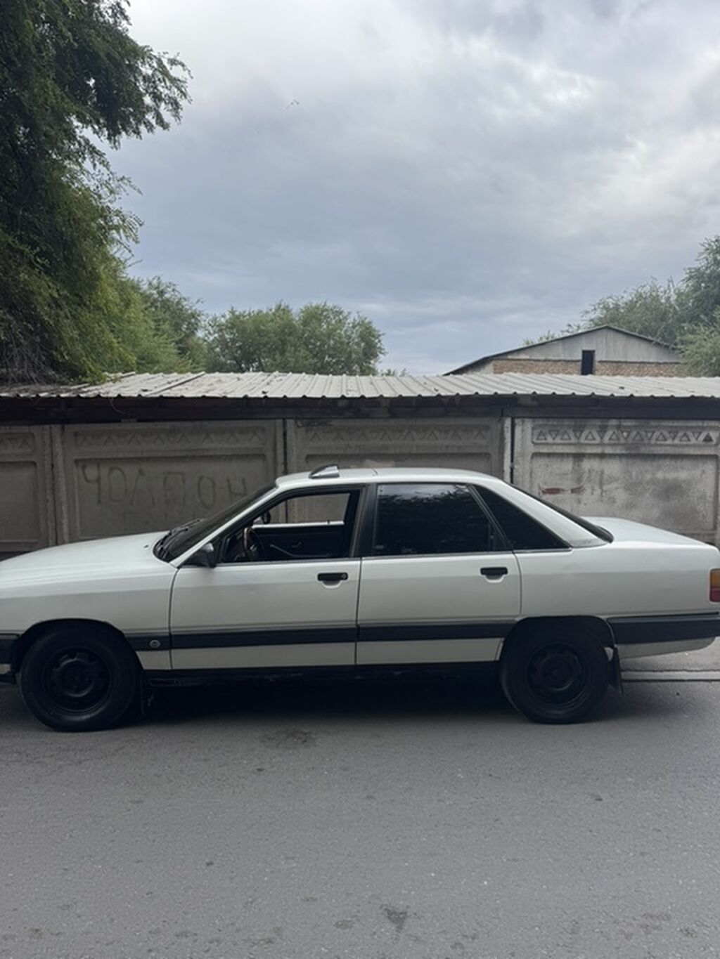 Audi 100: 1990 г., 1.8 л, Механика, Бензин, Лифтбек: фото 5