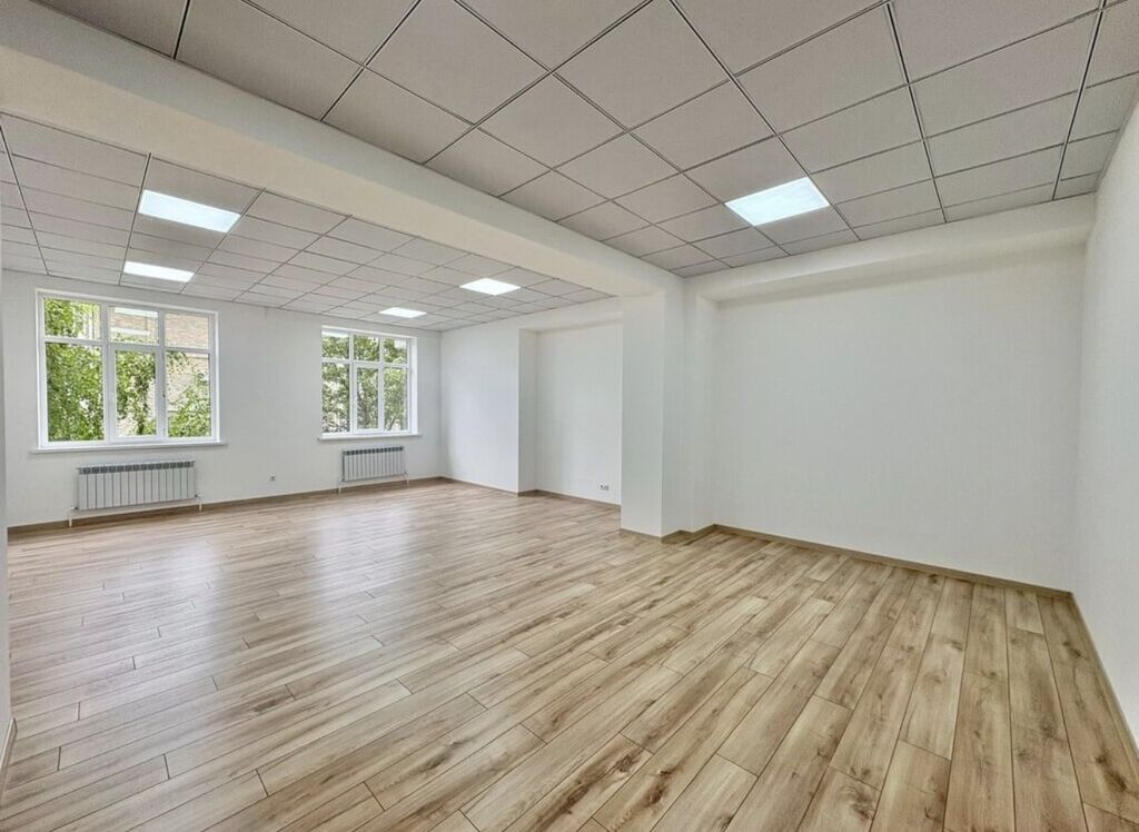Аренда офисов, 155 м², В жилом комплексе, 1 линия, С отдельным входом, С отдельным сан узлом