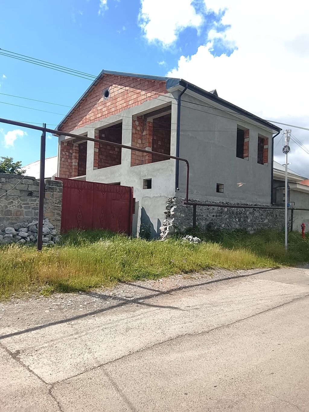 4 otaqlı, 140 kv. m, Təmirsiz