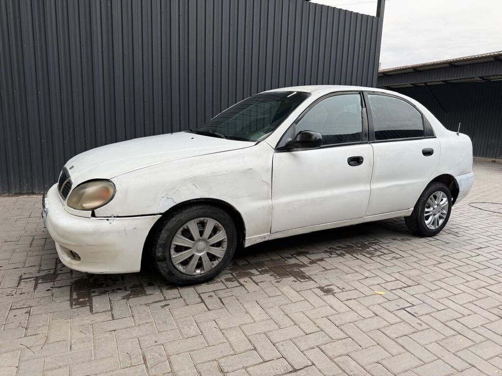 Daewoo Lanos: 1998 г., 1.5 л, Механика, Бензин, Седан: фото 2