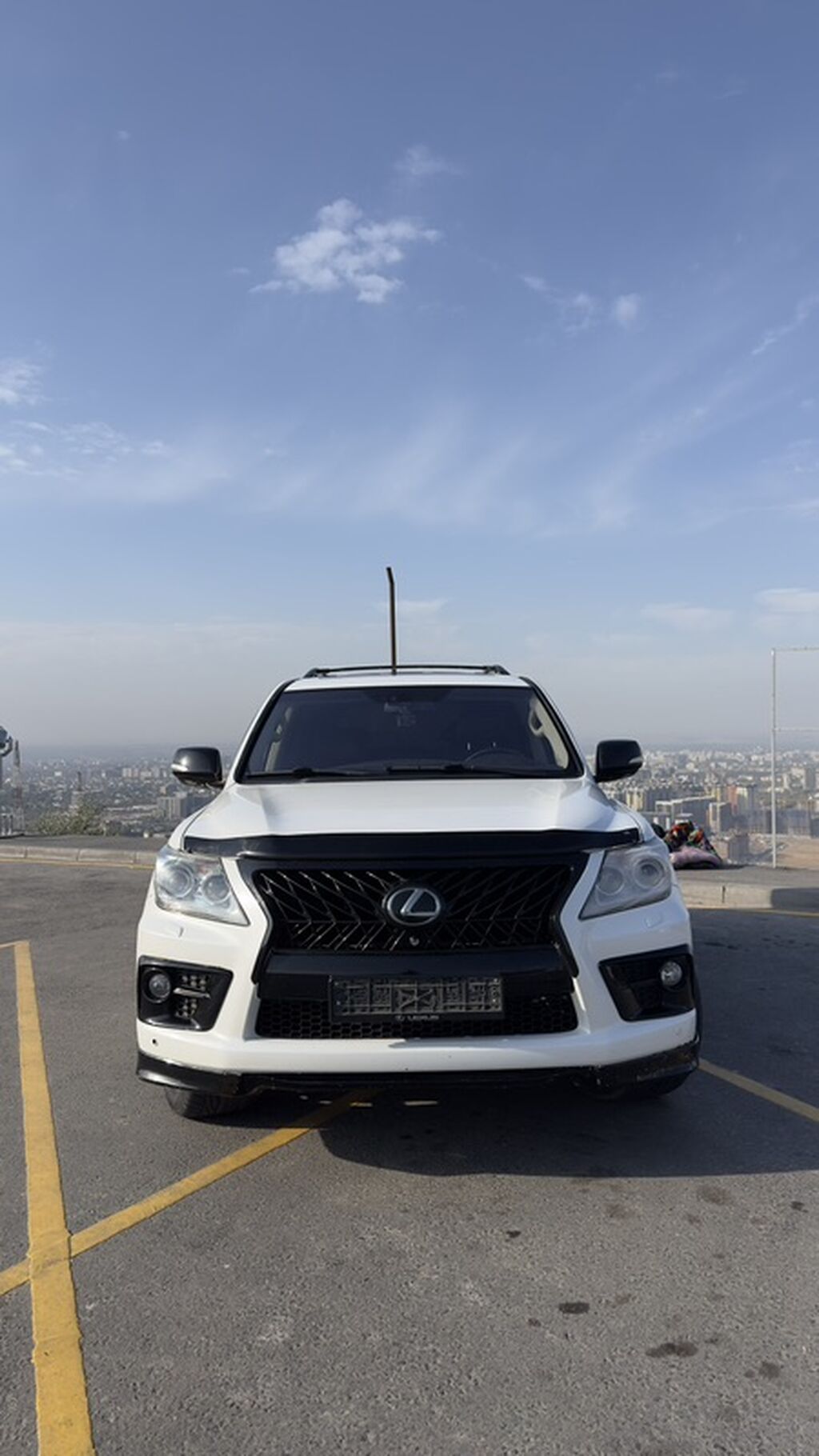 Lexus LX: 2011 г., 5.7 л, Газ, Внедорожник: фото 3