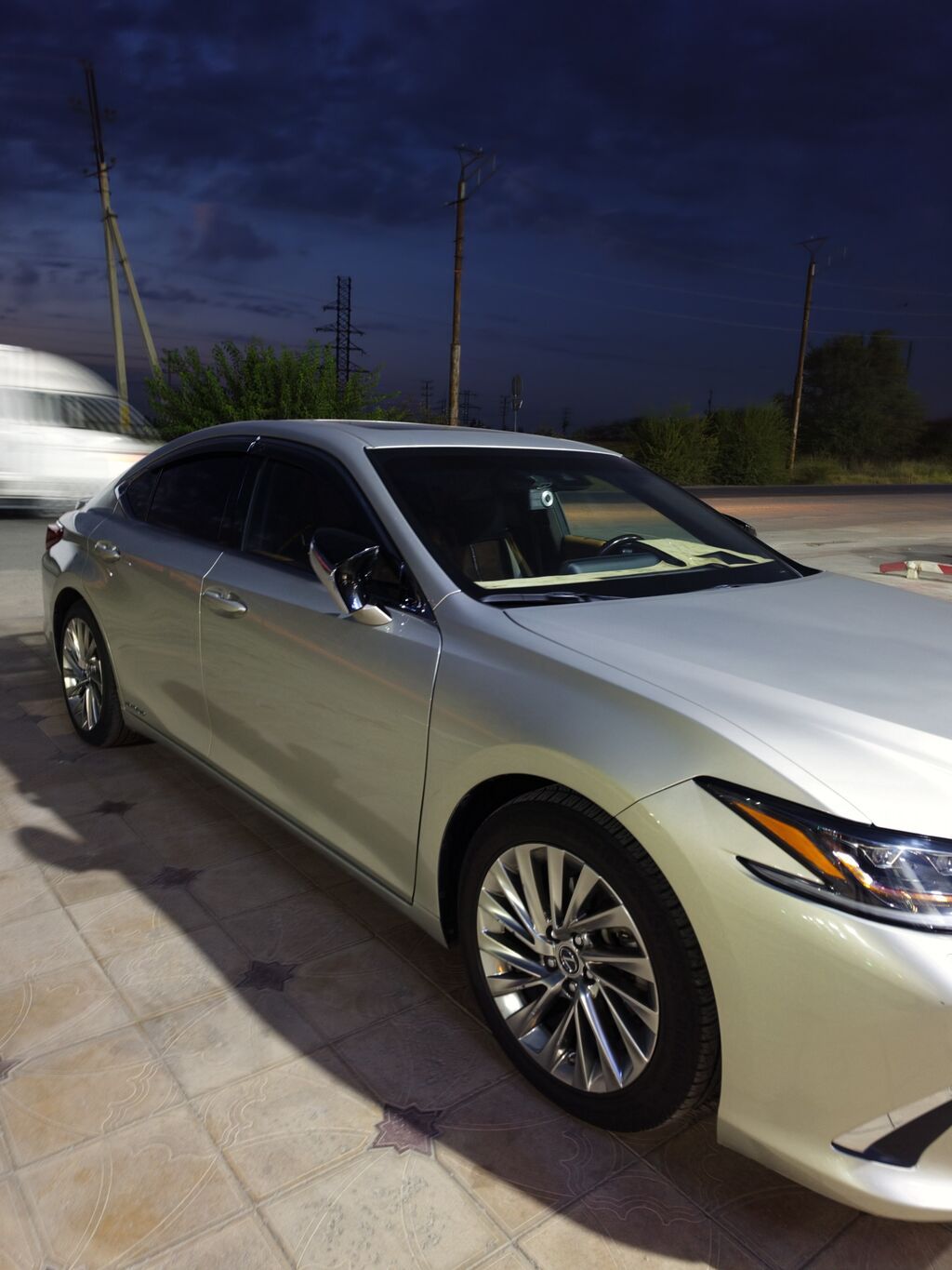 Lexus ES: 2019 г., 2.5 л, Вариатор, Гибрид, Седан: фото 2