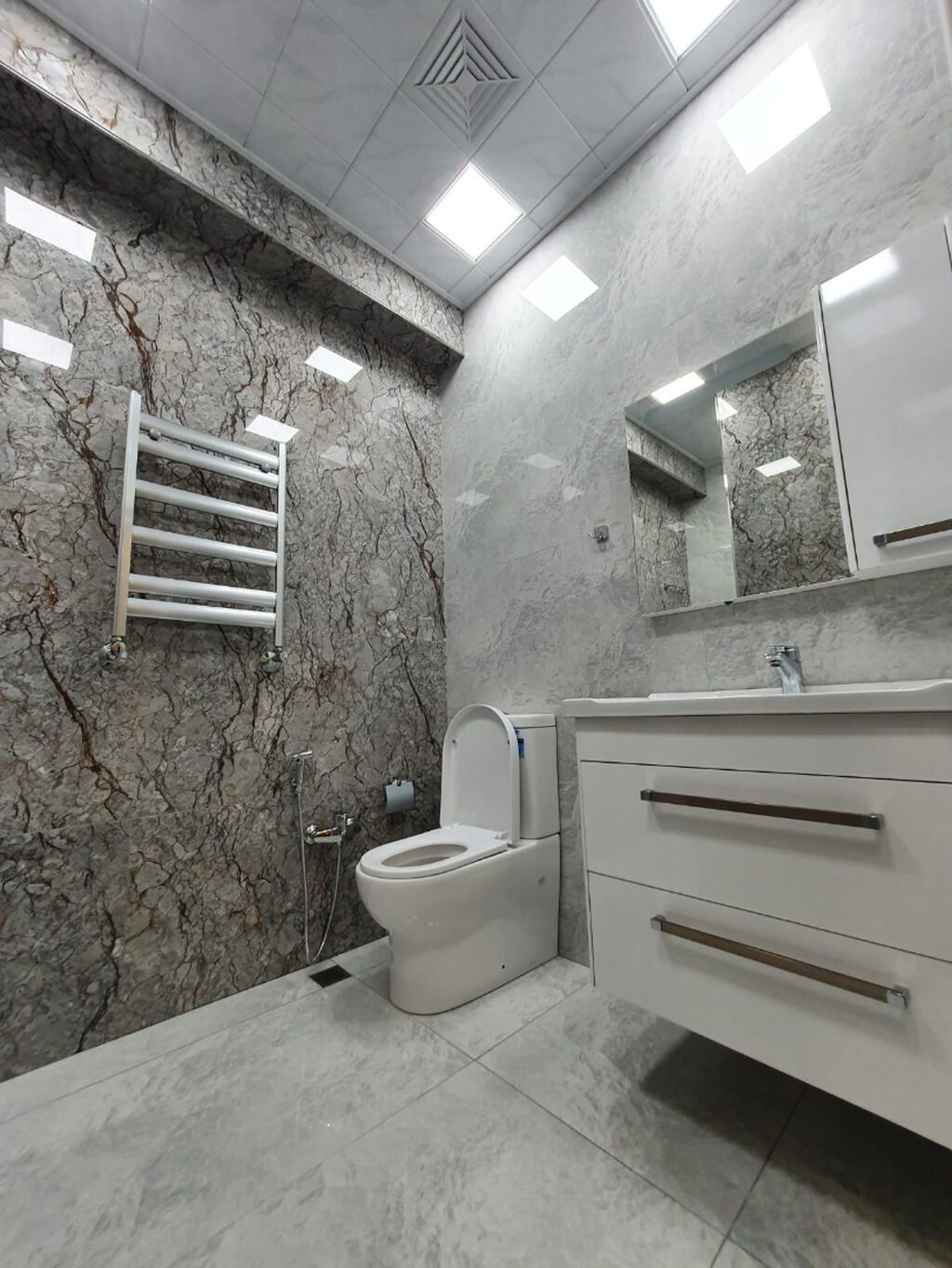 Bakı, Sergey Senyuşkin küçəsində prestijli yaşayış kompleksində 2