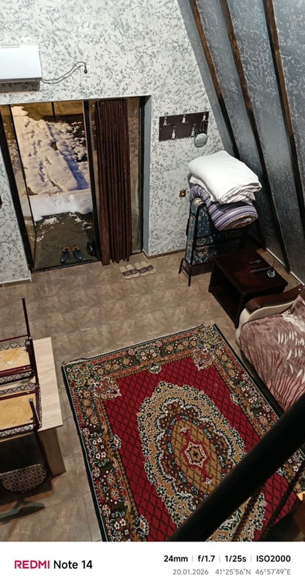 Qaxda A‑Frame tipli dağ evi – gündəlik istirahət üçün - Üslub: trapes