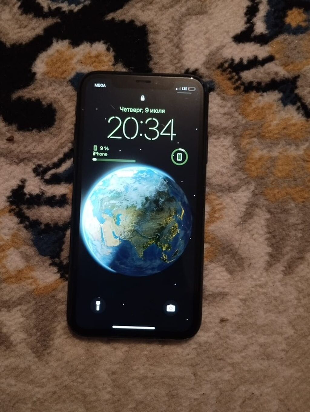 IPhone — черный корпус с глянцевой стеклянной задней панелью и — фото 3