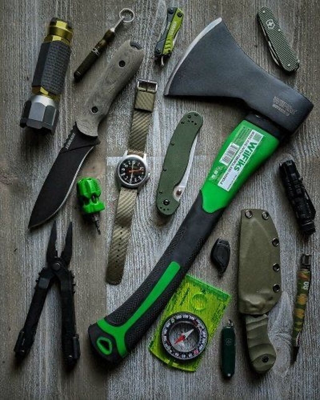 E made survival. Тактическое снаряжение для выживания ЕДС. Бушкрафт EDC. Urban EDC набор. Outdoor Survival Gear нож.