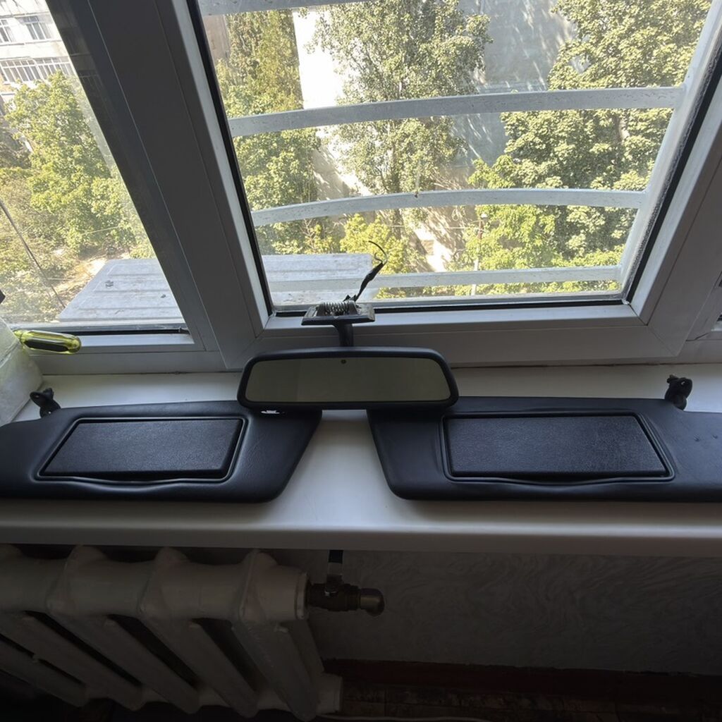 Козерки с зеркалом на w124 !( одно есть место ремонта ) но работает: фото 2