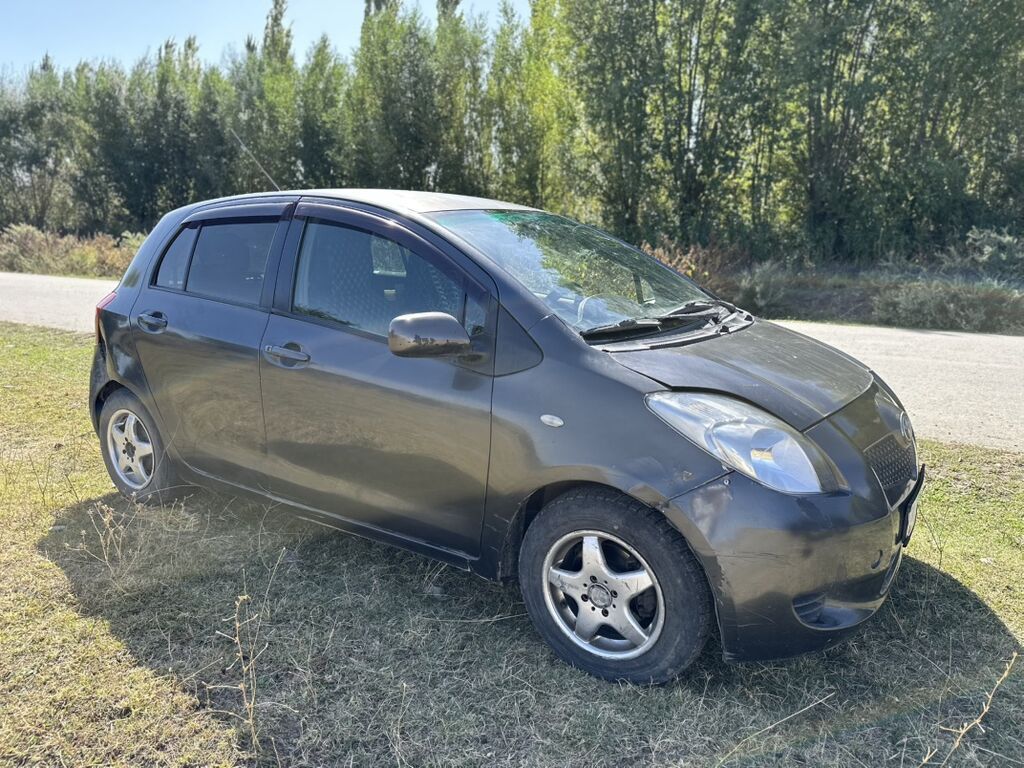 Toyota Vitz: 2008 г., 1.3 л, Механика, Бензин, Хэтчбэк: фото 2
