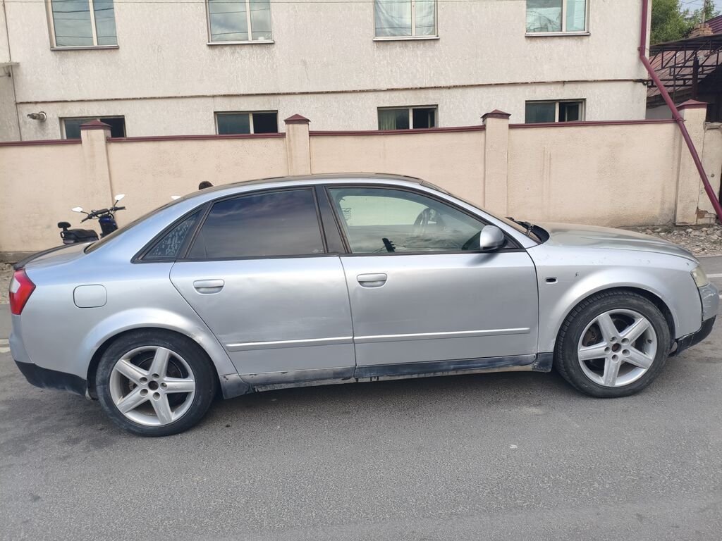 Audi A4: 2002 г., 3 л, Автомат, Бензин, Седан: фото 3