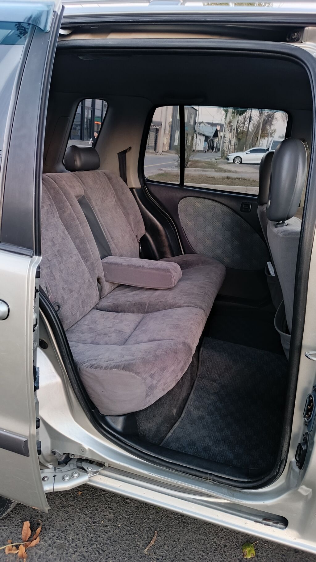 Toyota Raum: 2000 г., 1.5 л, Автомат, Бензин, Минивэн: фото 6