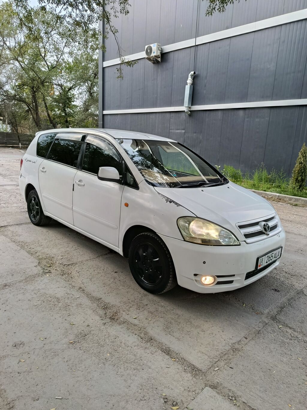 Toyota Ipsum: 2002 г., 2.4 л, Автомат, Бензин, Минивэн: фото 5