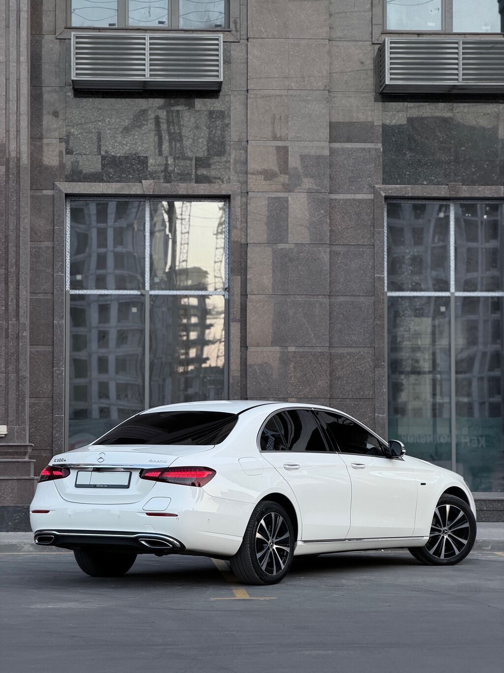 Mercedes-Benz E-Class: 2021 г., 2 л, Автомат, Электромобиль, Седан: фото 6