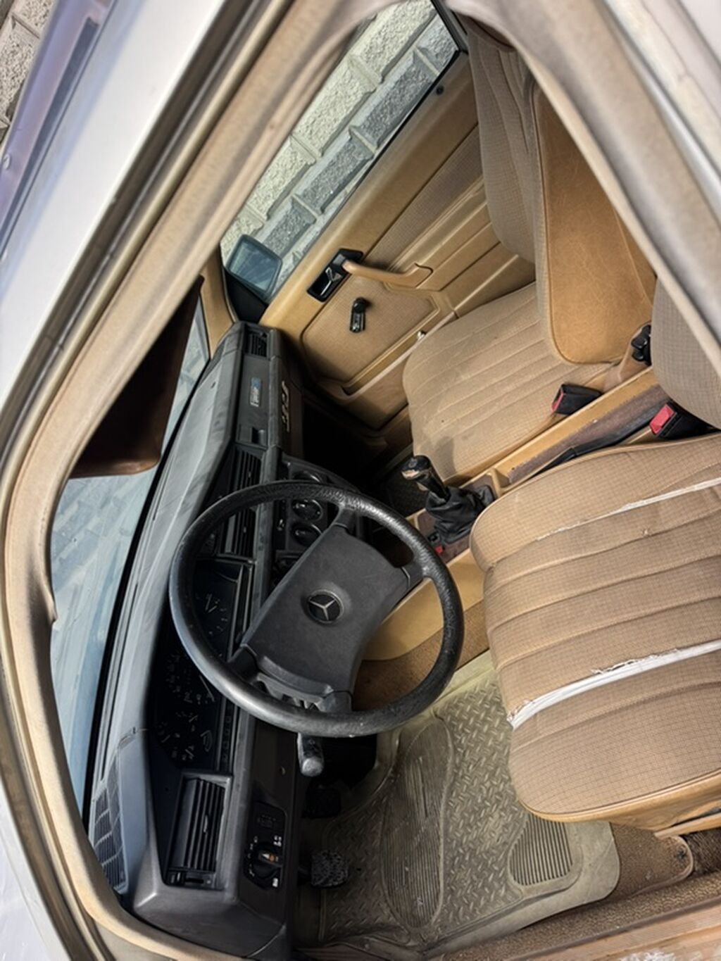Mercedes-Benz 190: 1985 г., 1.8 л, Механика, Бензин, Седан: фото 6