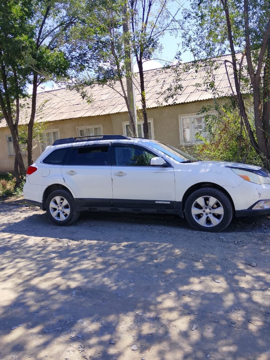 Subaru Outback: 2010 г., 2.4 л, Механика, Бензин, Универсал: фото 2