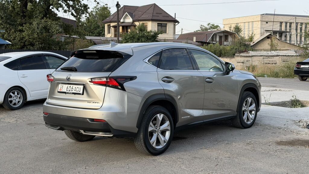 Lexus NX: 2017 г., 2.5 л, Вариатор, Гибрид, Кроссовер: фото 2