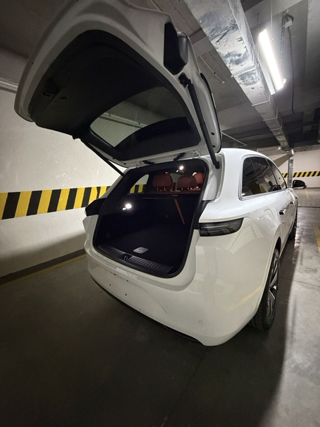 Lixiang L6: 2025 г., 1.5 л, Автомат, Электромобиль, Кроссовер: фото 4