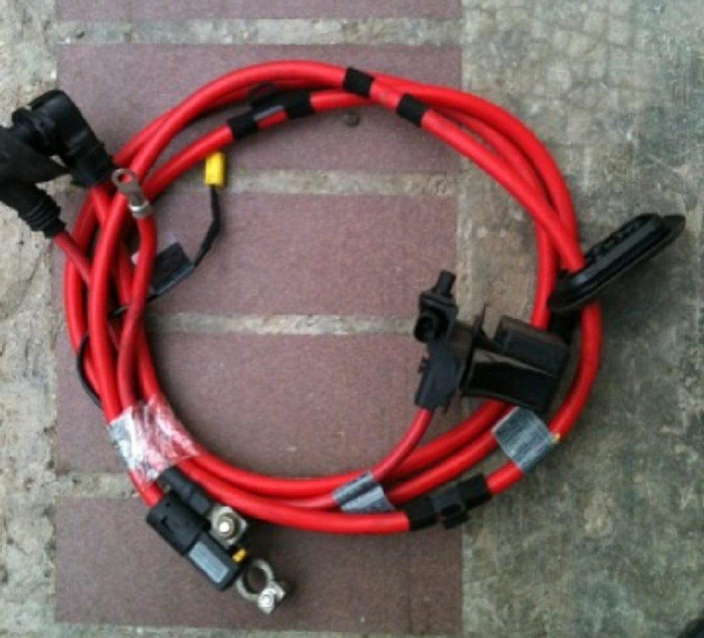 Провода для аккумулятора. Плюсовой провод бмв е87. Провод бмв. Ремкомплект силового кабеля bmw e90. Bmw enet interface cable.