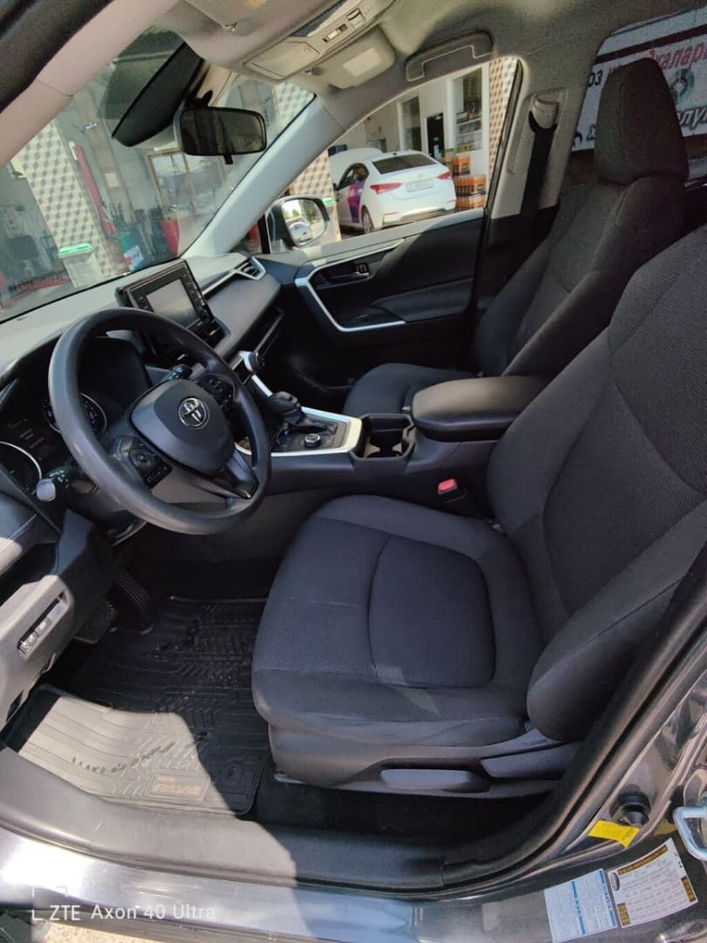 Toyota RAV4: 2020 г., 2.5 л, Автомат, Бензин, Кроссовер: фото 4