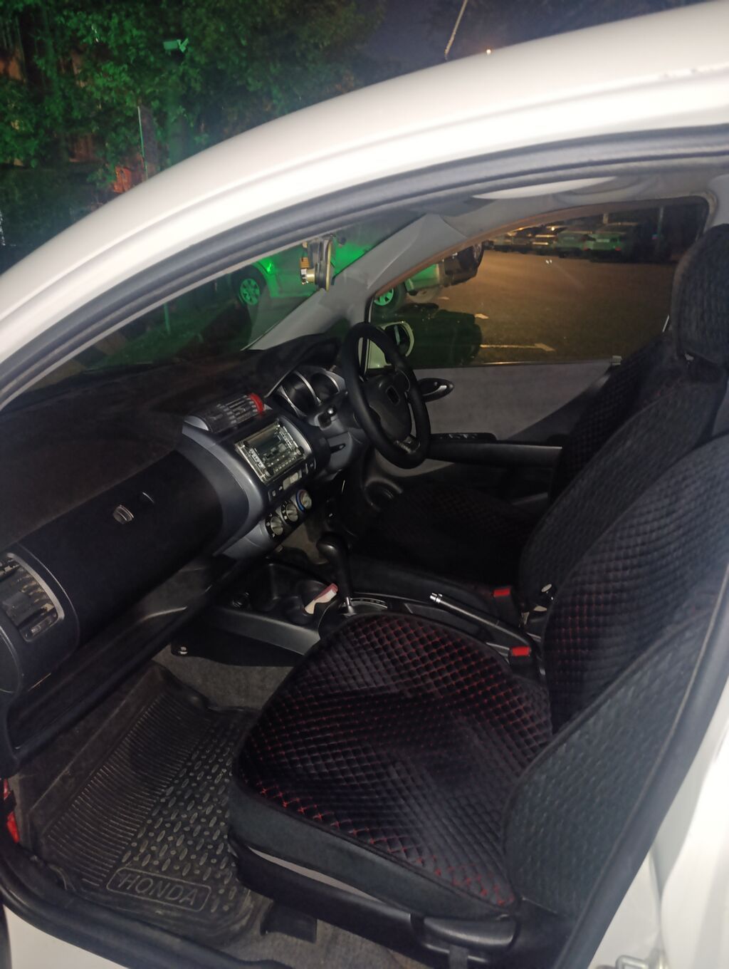 Honda Fit: 2003 г., 1.3 л, Автомат, Бензин, Хэтчбэк: фото 8