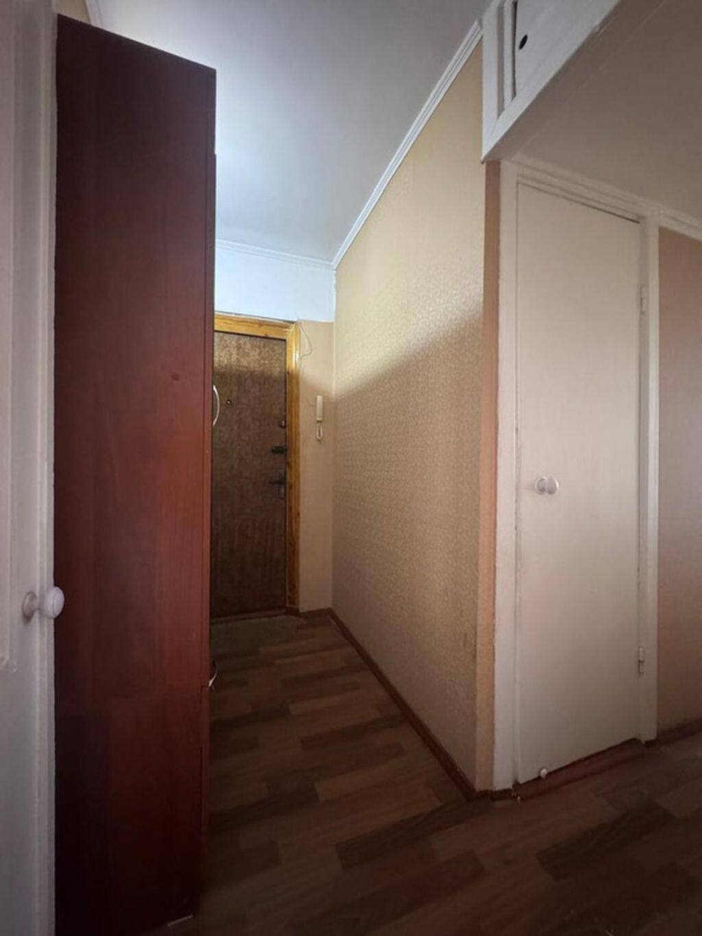3 комнаты, 58 м², 8 мкр 104 серия, 5 этаж, Старый ремонт: фото 1