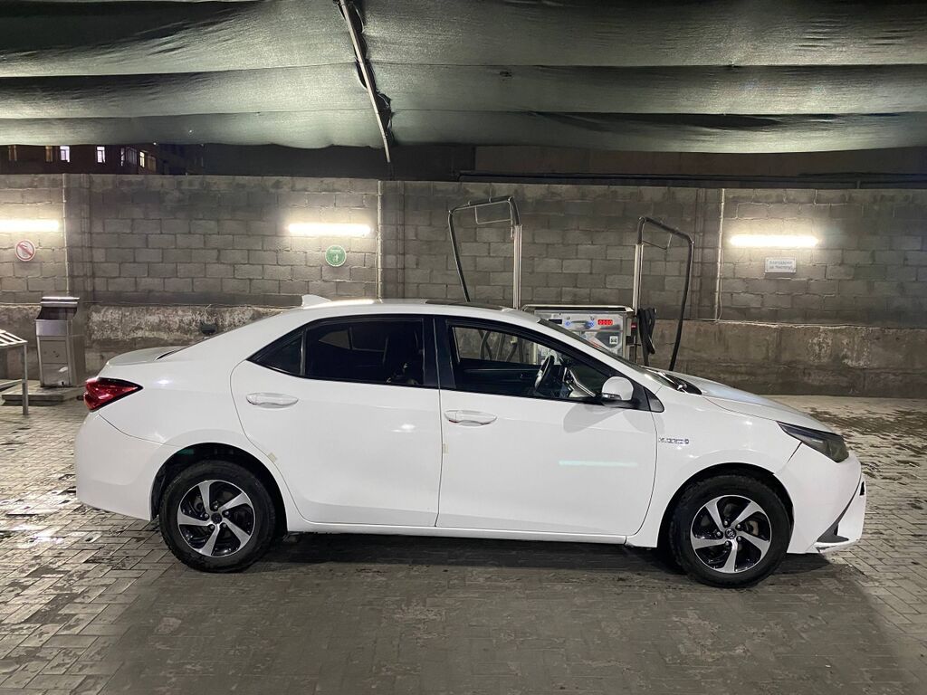 Toyota Levin: 2017 г., Гибрид, Седан: фото 4