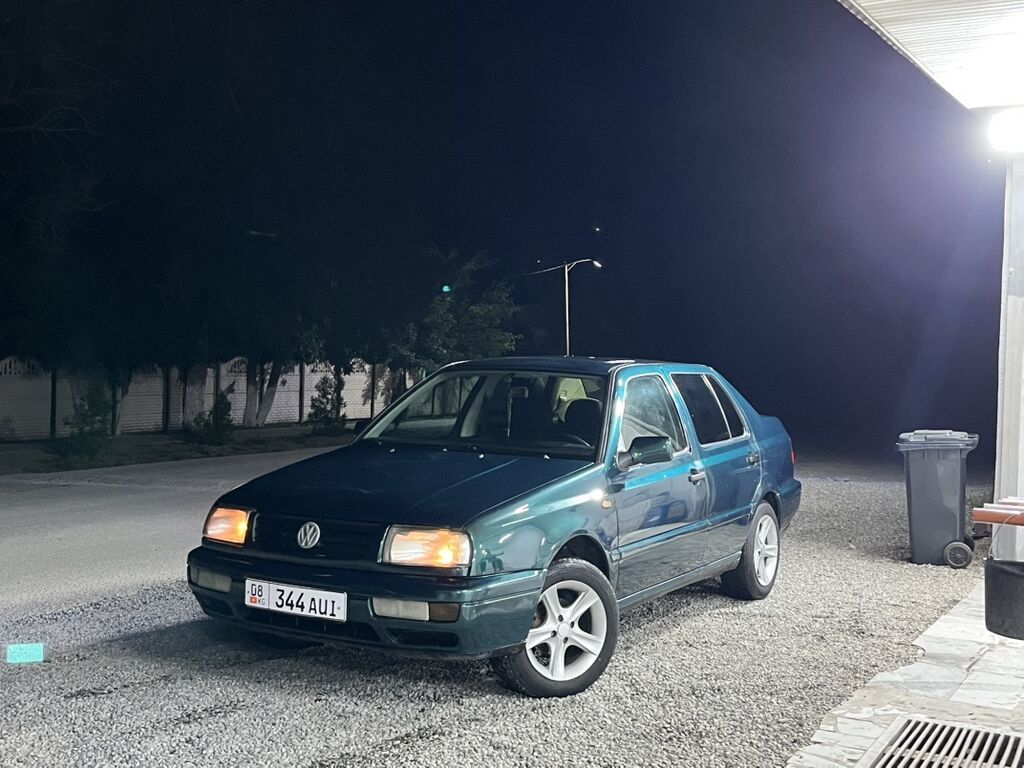Volkswagen Vento: 1995 г., 1.8 л, Механика, Бензин, Седан — фото 3