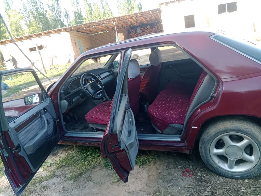 Mercedes-Benz W124: 1990 г., 2 л, Механика, Дизель, Седан: фото 4