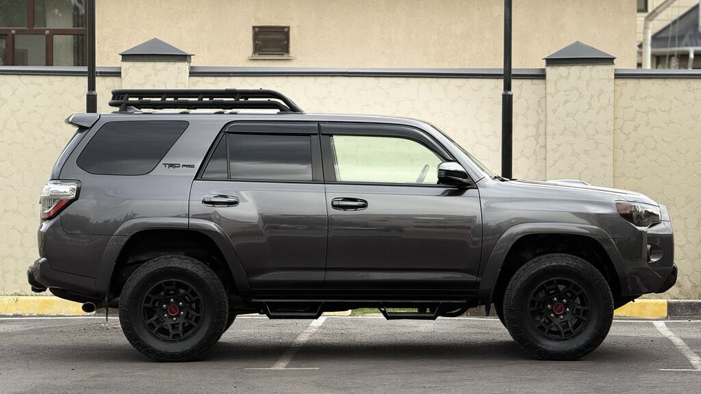 Toyota 4Runner: 2022 г., 4 л, Автомат, Бензин, Внедорожник: фото 4