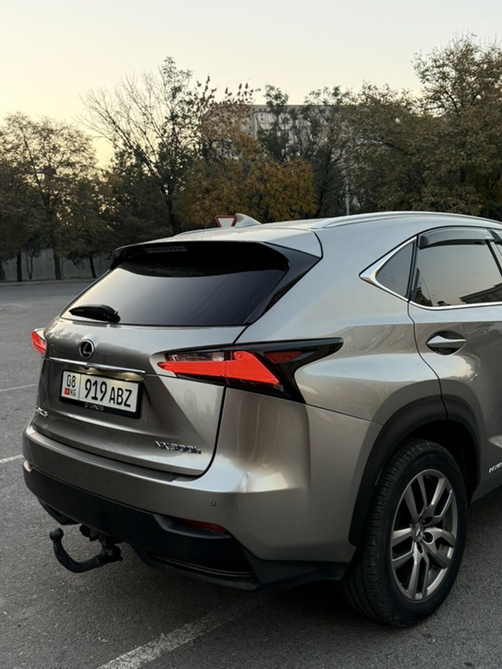 Lexus NX: 2017 г., 2.5 л, Автомат, Гибрид, Кроссовер: фото 3
