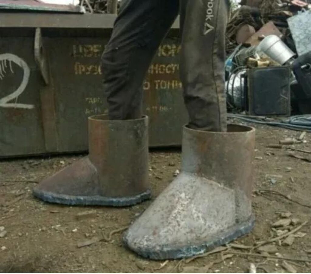 Ботинки из металла