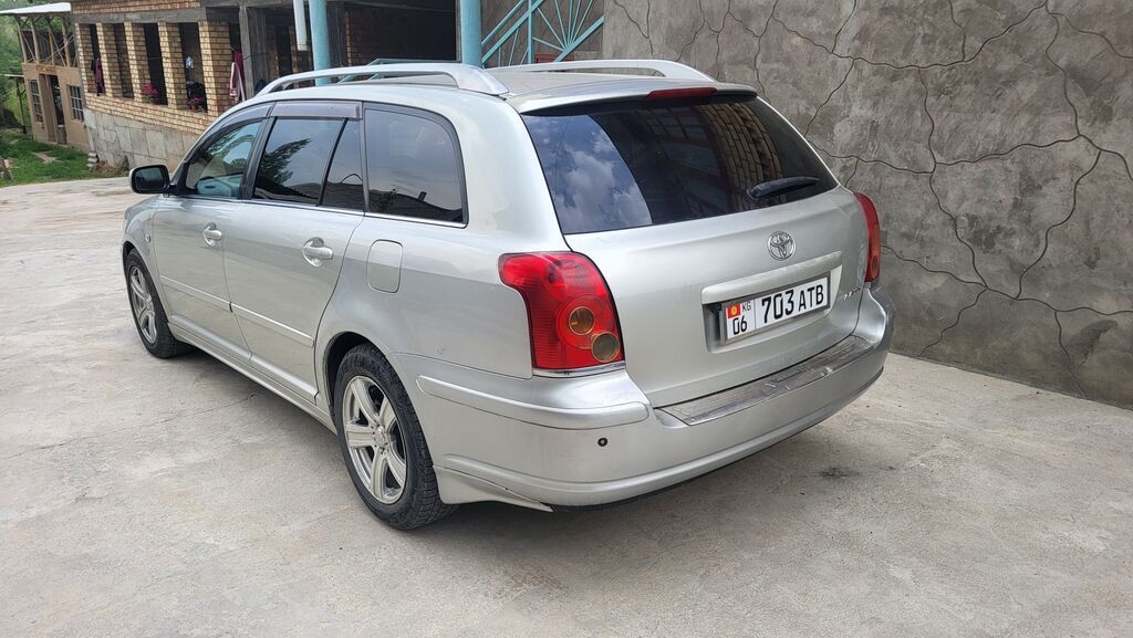 Toyota Avensis: 2004 г., 2 л, Автомат, Бензин, Универсал — фото 3