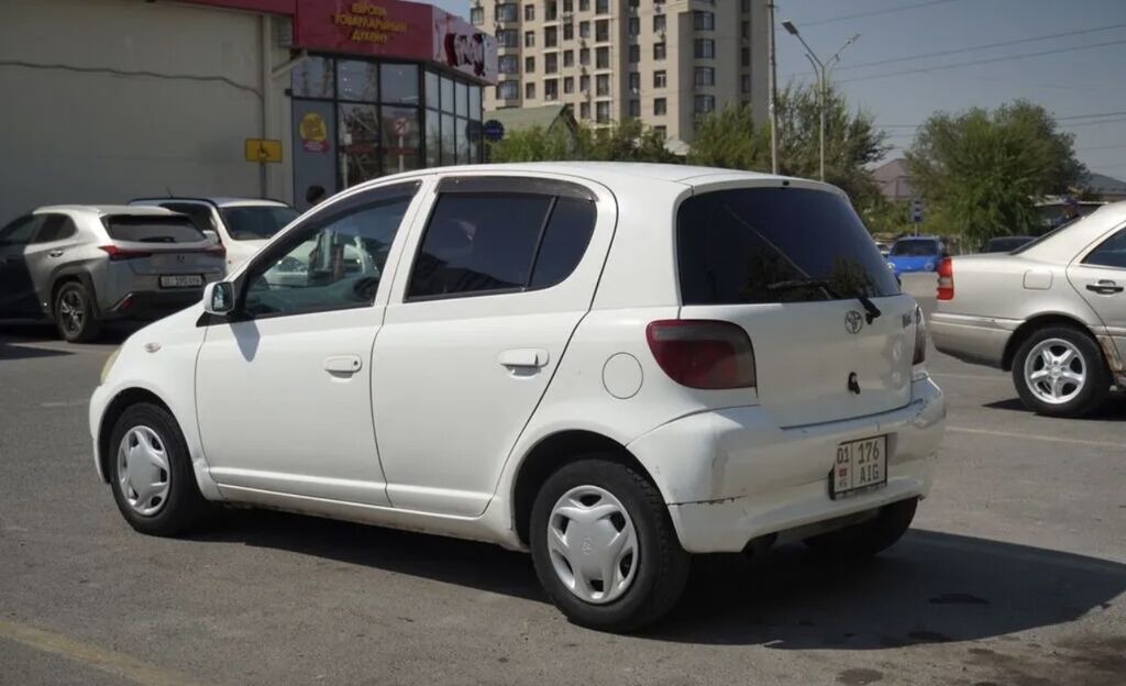Toyota Vitz: 2001 г., 1.3 л, Автомат, Бензин, Хэтчбэк: фото 3