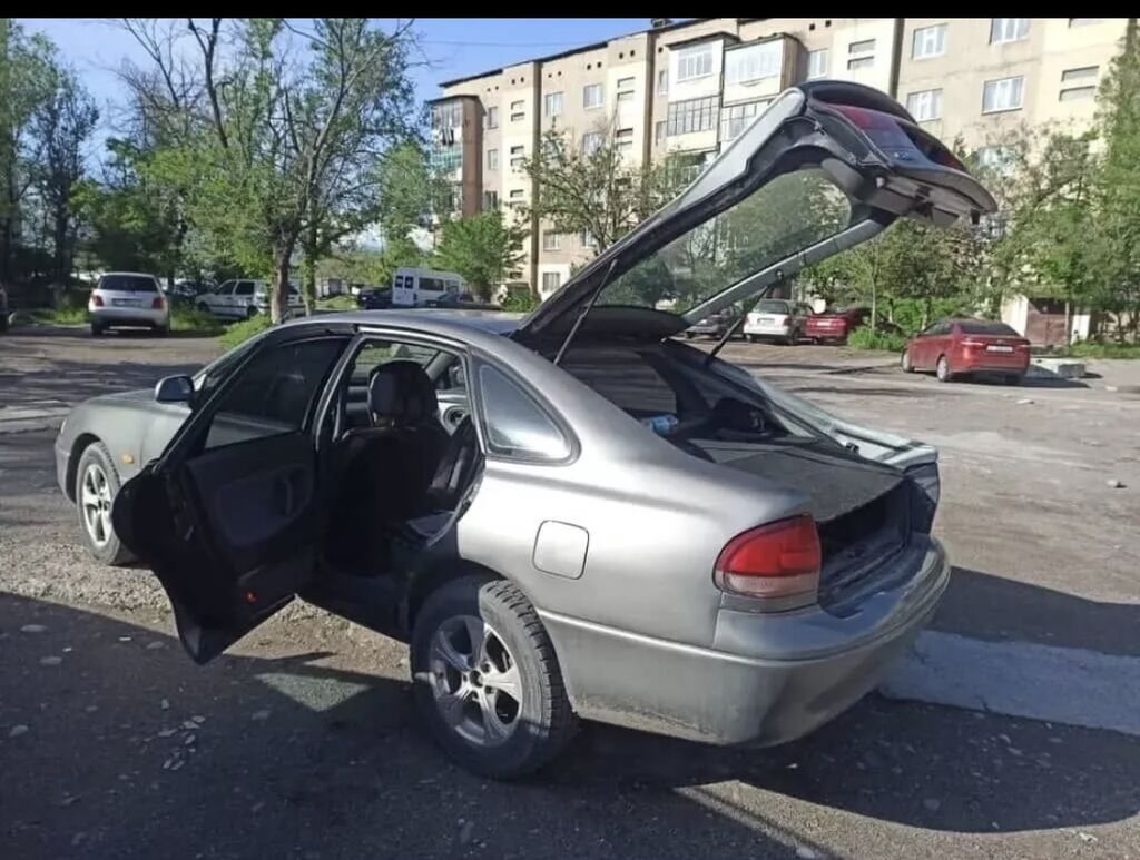 Mazda 626: 1992 г., 2 л, Механика, Бензин, Лифтбек: фото 2