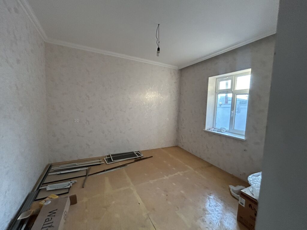 4 otaqlı, 110 kv. m, Təmirsiz
