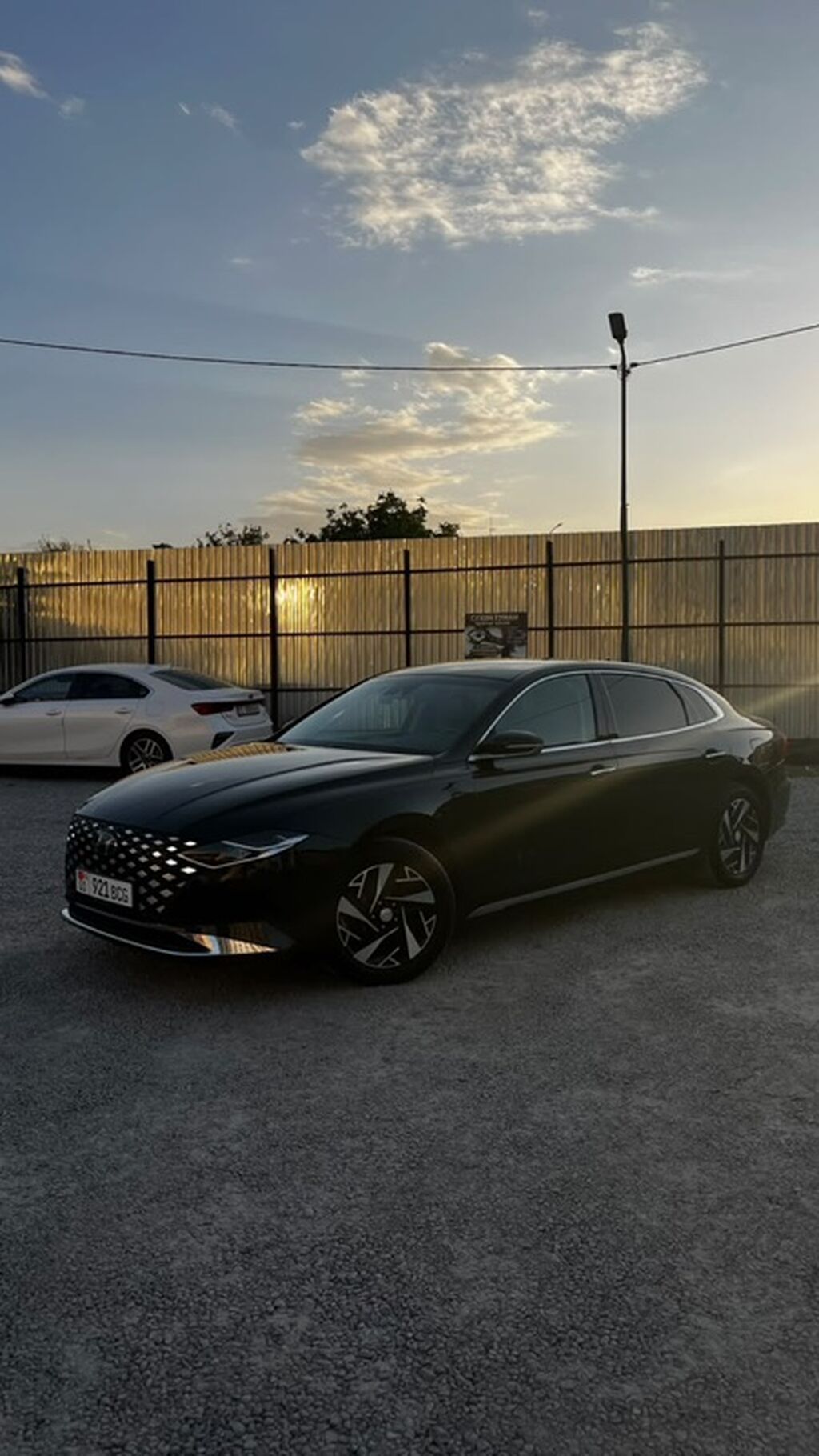 Hyundai Grandeur: 2021 г., Автомат, Гибрид, Седан: фото 1