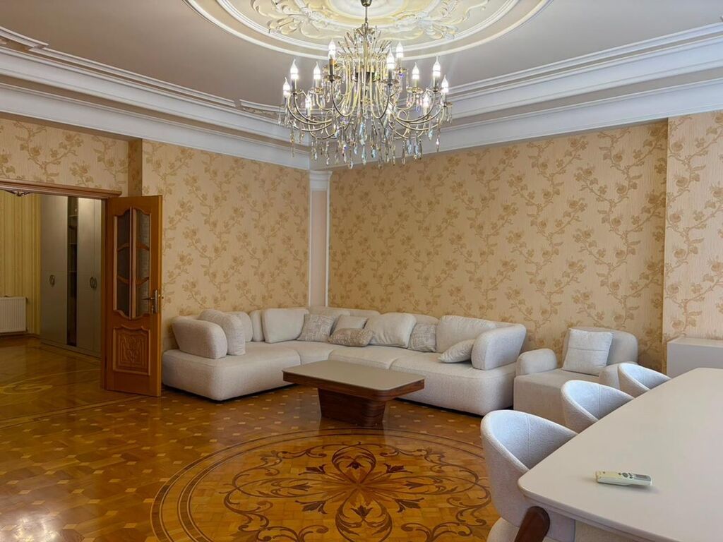 4 otaqlı 153 kv geniş mənzil – klassik interyer - Dəbdəbəli zal