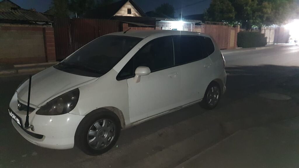 Honda Fit: 2003 г., Автомат, Бензин, Хэтчбэк: фото 2