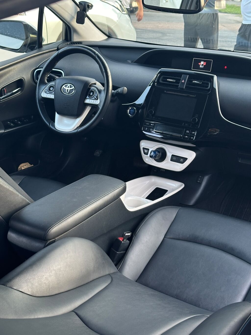 Toyota Prius: 2015 г., 1.8 л, Автомат, Гибрид, Хэтчбэк: фото 5