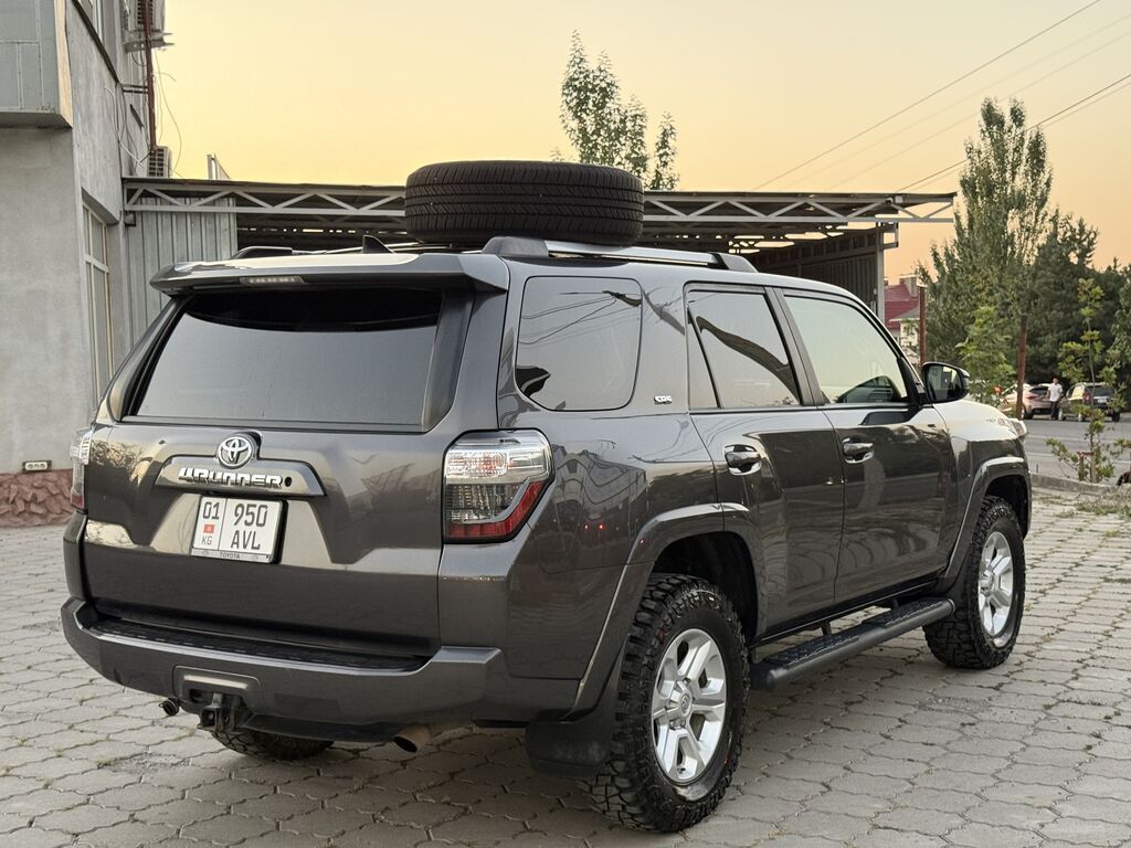 Toyota 4Runner: 2019 г., 4 л, Автомат, Газ, Внедорожник: фото 3