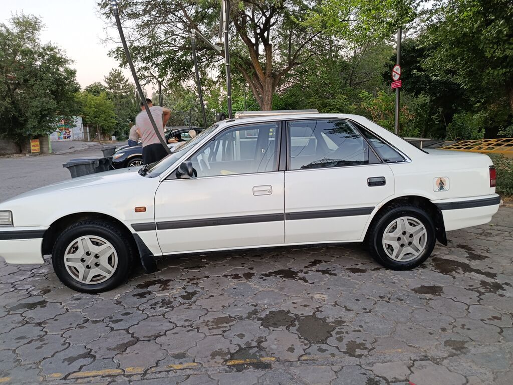 Mazda 626: 1988 г., 2 л, Механика, Бензин, Седан: фото 6