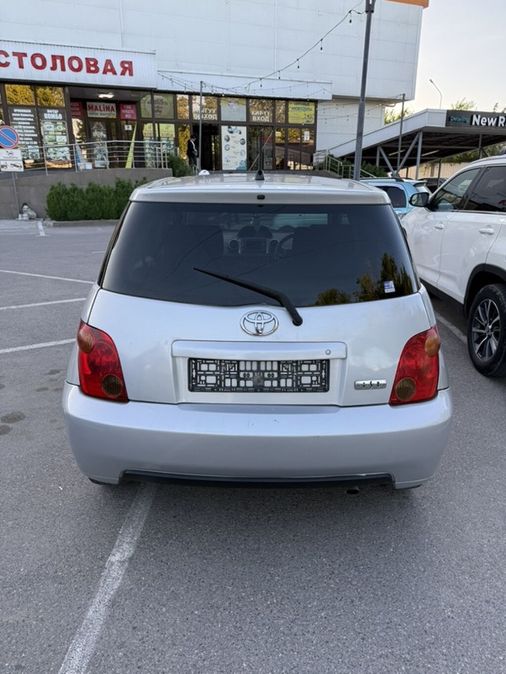 Toyota Ist: 2004 г., 1.3 л, Автомат, Бензин, Хэтчбэк: фото 4