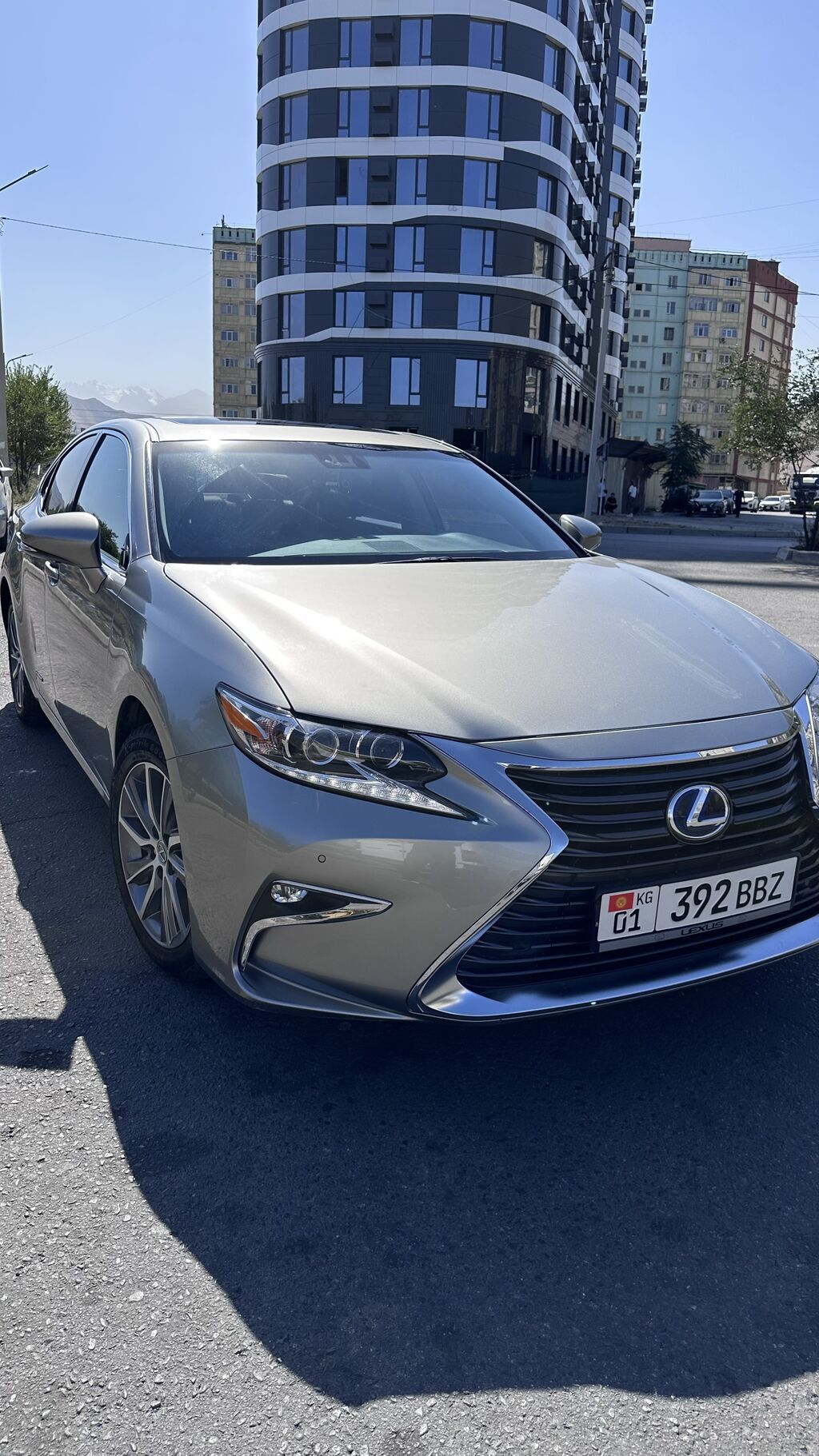 Lexus ES: 2017 г., 2.5 л, Вариатор, Гибрид, Седан: фото 1