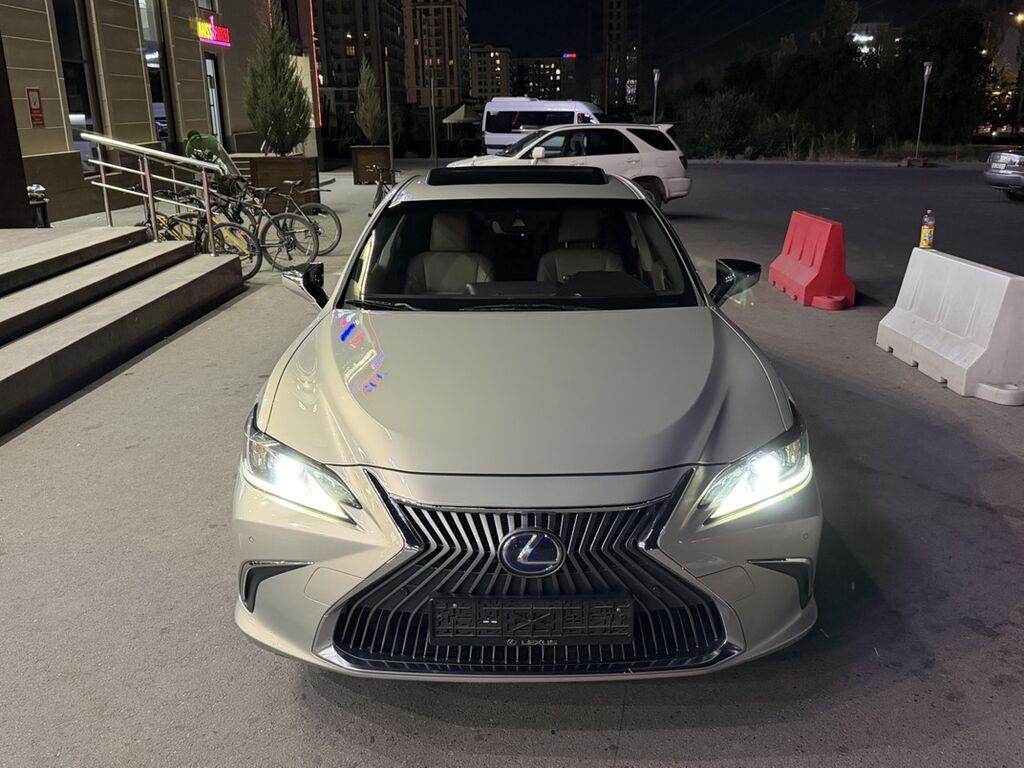 Lexus ES: 2019 г., 2.5 л, Автомат, Гибрид, Седан: фото 2