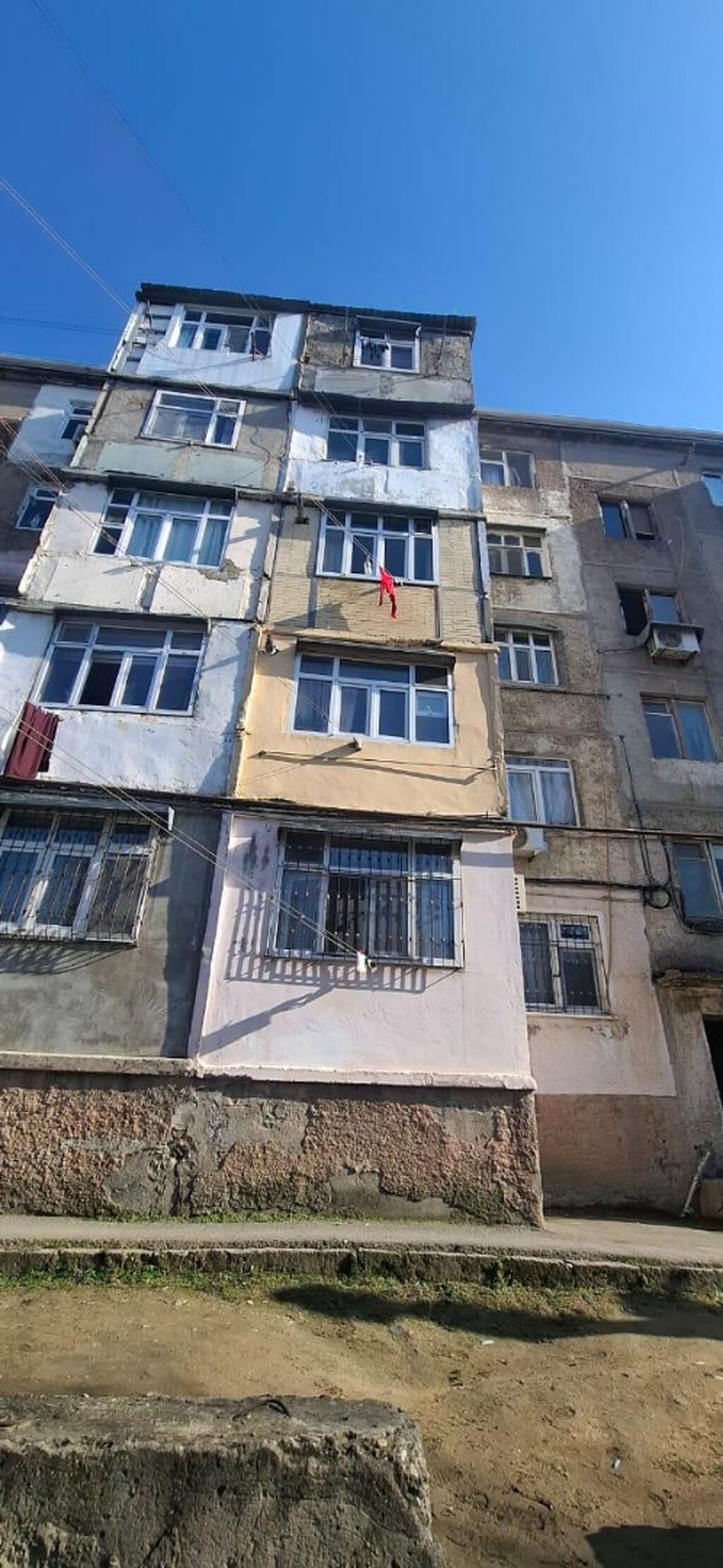 8-ci mikrorayonda 2 otaqlı köhnə tikili mənzil satılır, 45 m², 76 000 AZN, şəkil 2 / 11
