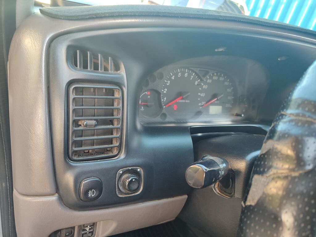 Mazda Tribute: 2002 г., 2 л, Механика, Бензин, Кроссовер: фото 8