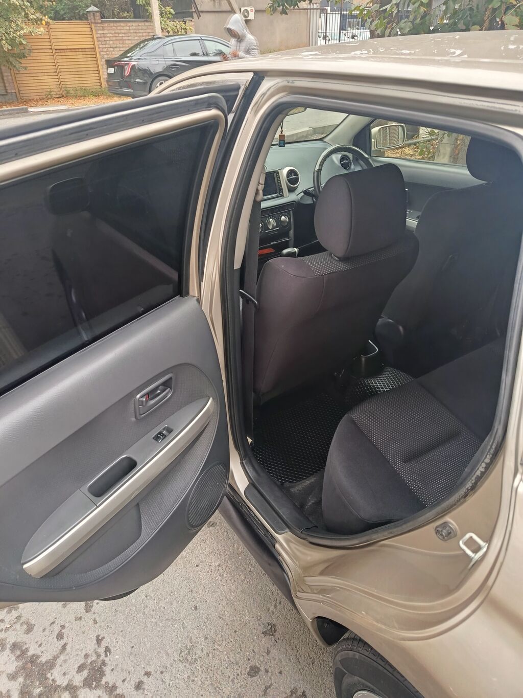 Toyota Ist: 2003 г., 1.5 л, Автомат, Бензин, Хэтчбэк: фото 7