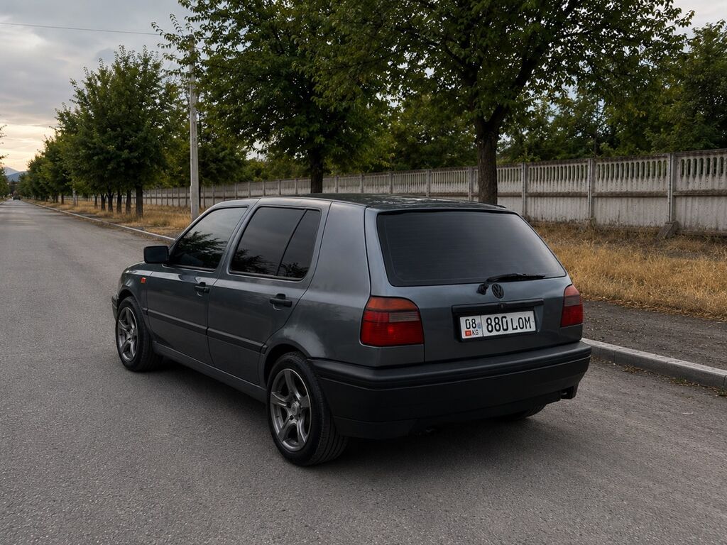 Volkswagen Golf: 1995 г., 1.8 л, Механика, Хэтчбэк: фото 2