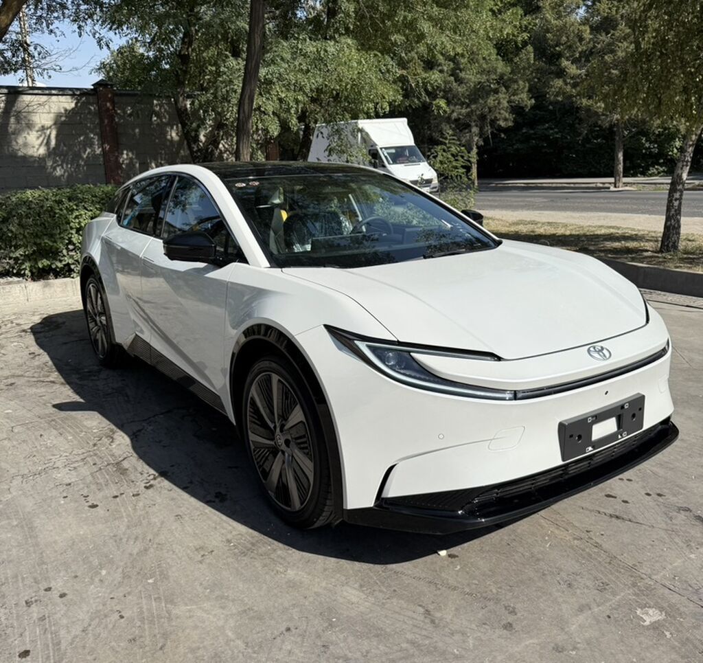 Toyota bZ5: 2026 г., Вариатор, Электромобиль, Седан: фото 2